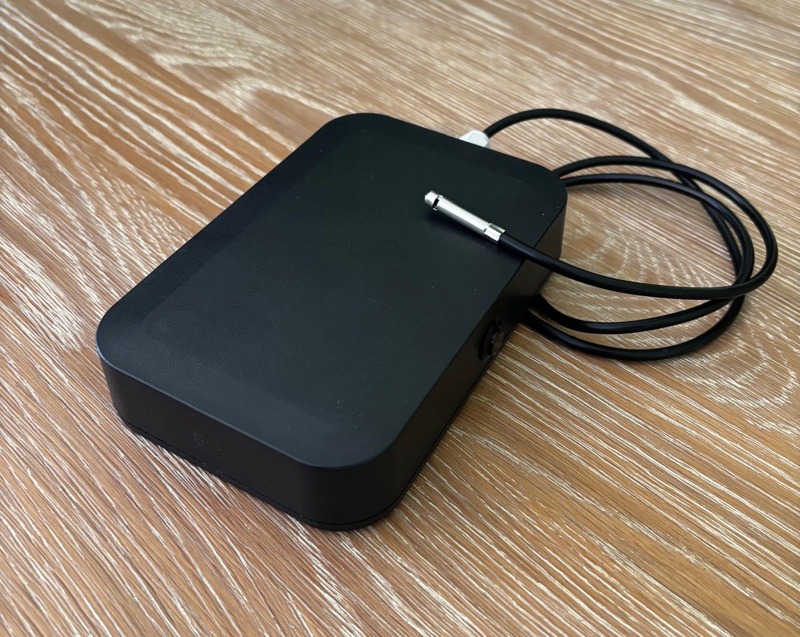 KRYOS device with external probe and cable